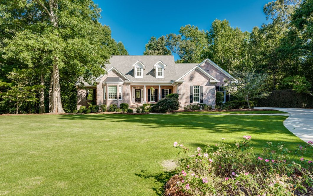 3445 Strawberry Lane, Cumming GA 30041 - home for sale near Lake Lanier